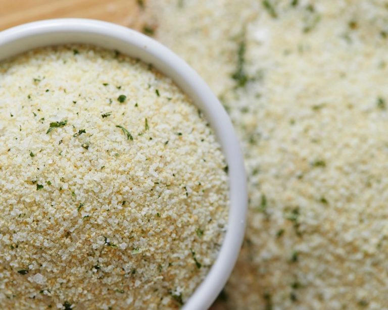 Best 9 Substitutes For Garlic Salt To Keep The Flavor
