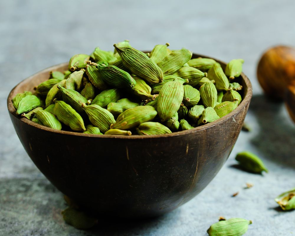 Green cardamom pods