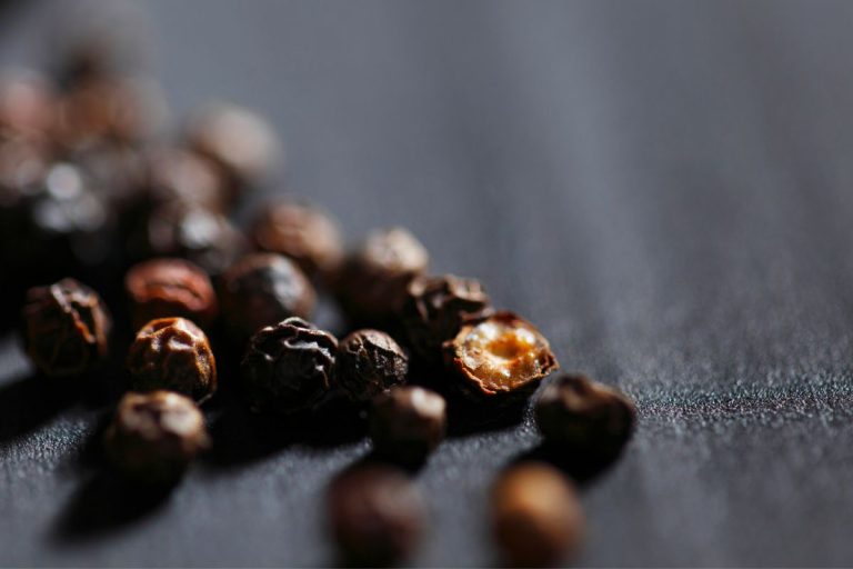 What Are Whole Peppercorns & How To Use Them In Recipes
